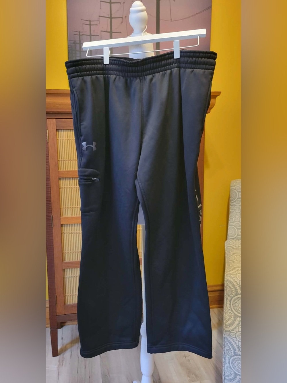 Under Armour Black Men's Jogger Sweatpants - Picture 2 of 6